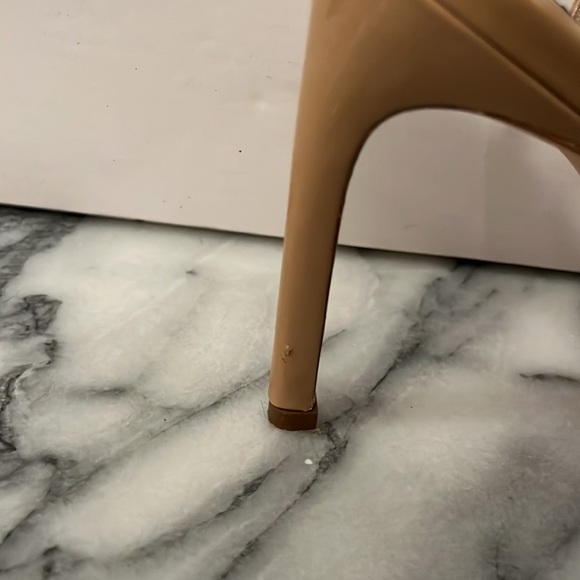 Stuart Weitzman Starla 105 Adobe Patent Leather Heels. - Picture 5 of 5